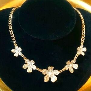 Lilly Pulitzer NECKLACE. “Beach Club Blooms”GOLD CRYSTAL FLOWER CHAIN⭐️ NWT